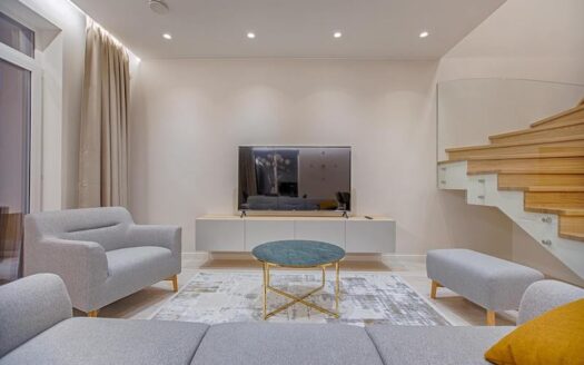 Attractive Lagoonside Private Pool Penthouse